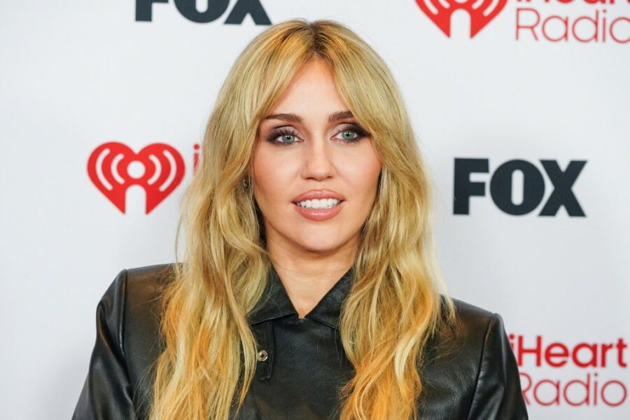 Stebinantys Miley Cyrus pokyčiai: pop žvaigždė pasirinko subtilią, bet išskirtinę eleganciją