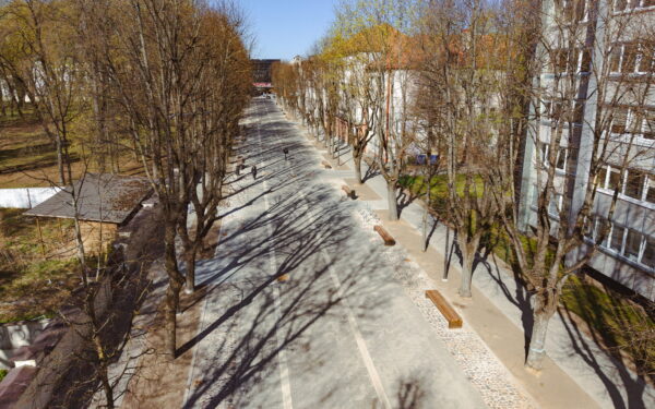 Nauja erdvė Kaune: buvusi gatvė virto pėsčiųjų alėja su kavinėmis ir poilsio zonomis