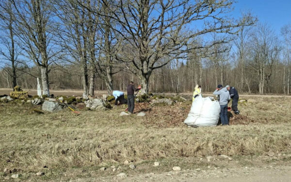 Reivyčių seniūnijoje – darbų įkarštis: tvarkomos kapinės ir viešosios erdvės