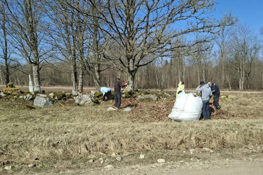 Reivyčių seniūnijoje – darbų įkarštis: tvarkomos kapinės ir viešosios erdvės
