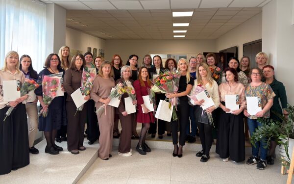 Prienų rajono mokyklų mokinio padėjėjams įtekti profesiniai diplomai