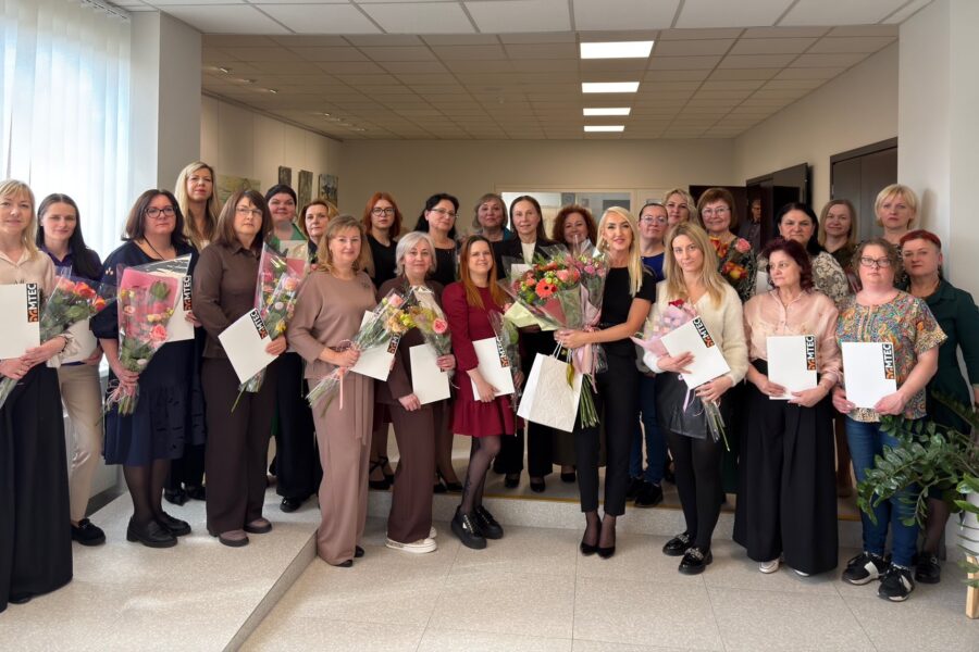 Prienų rajono mokyklų mokinio padėjėjams įtekti profesiniai diplomai