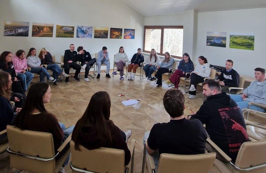 Idėjos, kurios netrukus virs darbais: Švenčionių jaunimas per 3 dienas sukūrė pokyčių planą