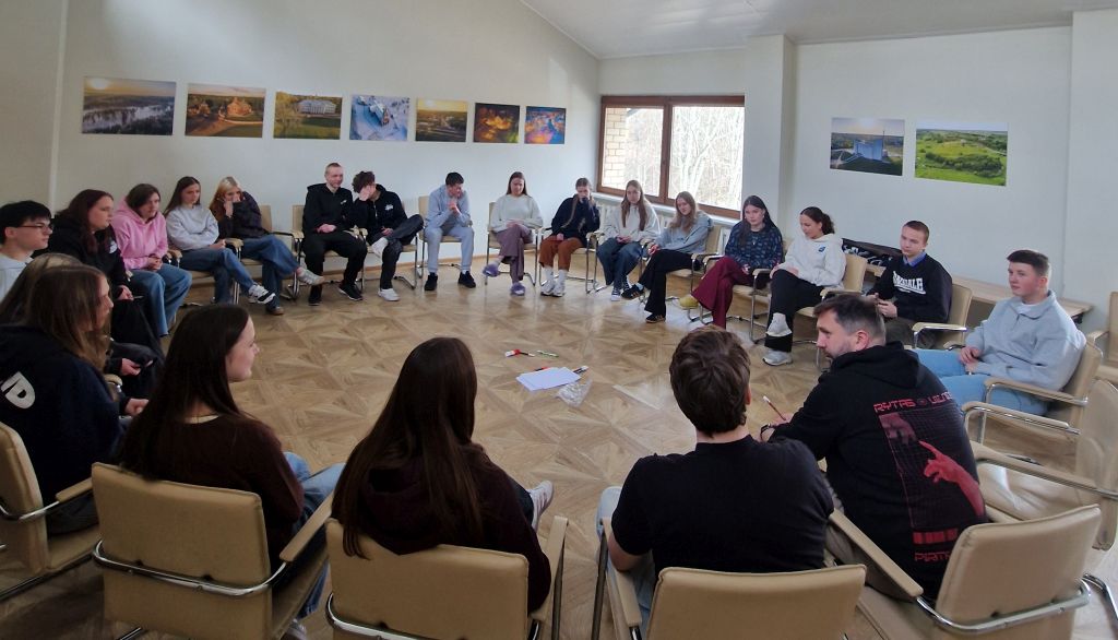 Idėjos, kurios netrukus virs darbais: Švenčionių jaunimas per 3 dienas sukūrė pokyčių planą