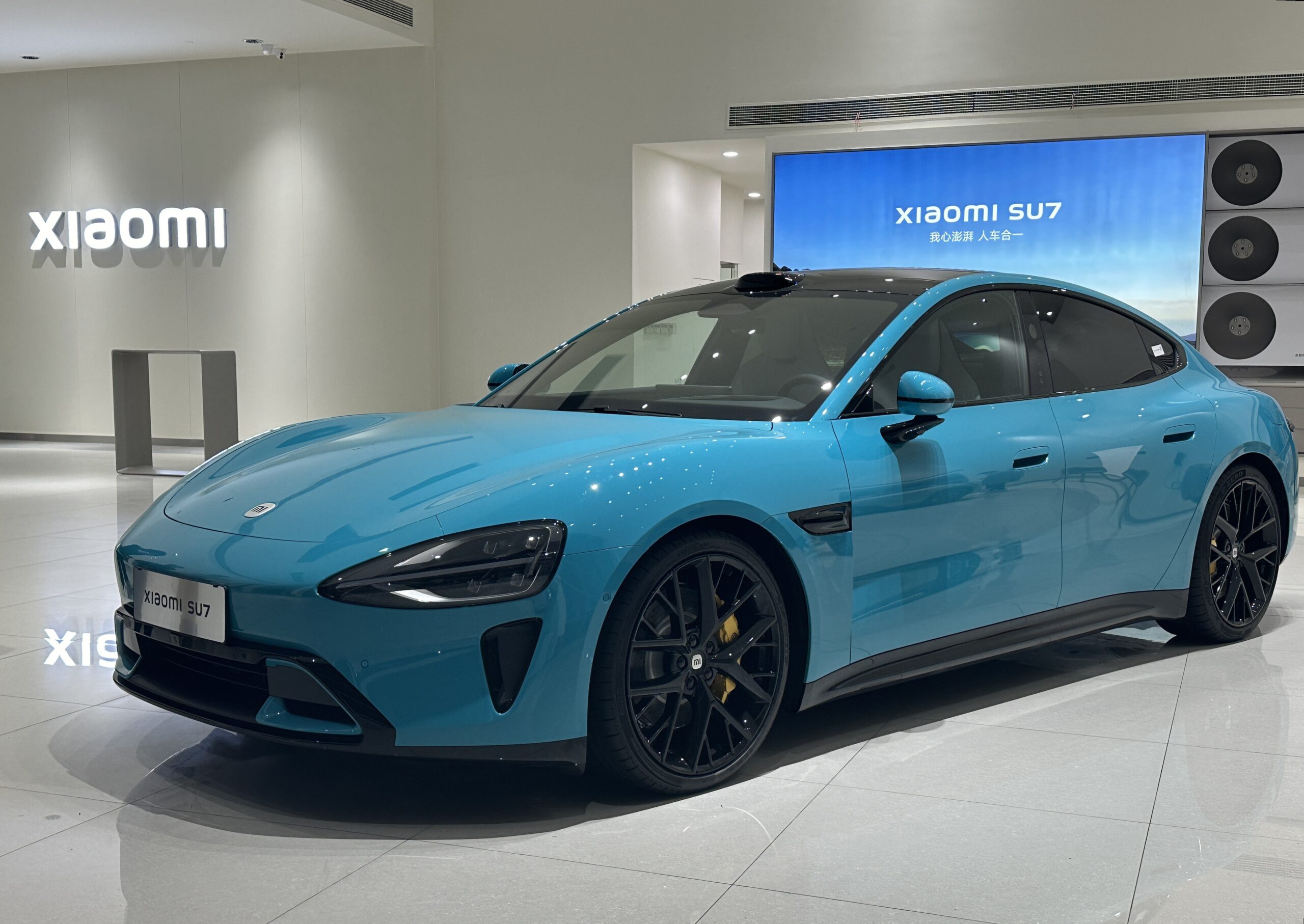 Pamirškite „Tesla“: „Ford“ vadovas paaiškino, kodėl sėdo prie kiniško automobilio vairo