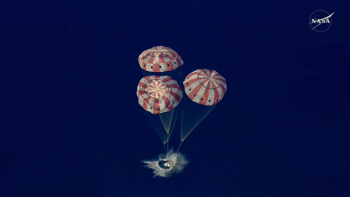 Kvapą gniaužiantis skrydis: „Artemis II“ astronautai sugrįžo po misijos aplink Mėnulį