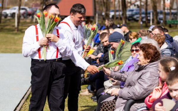 Pavasario šventė Jonavoje suvienijo neįgaliųjų centrą ir svečius, skambėjo jautrūs žodžiai