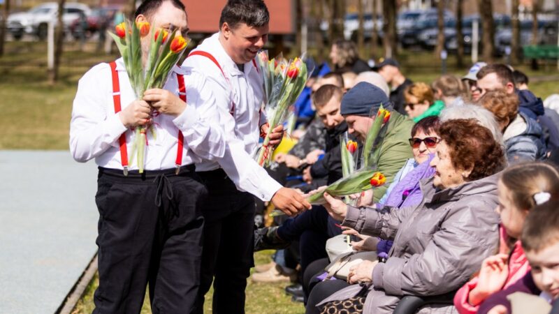 Pavasario šventė Jonavoje suvienijo neįgaliųjų centrą ir svečius, skambėjo jautrūs žodžiai