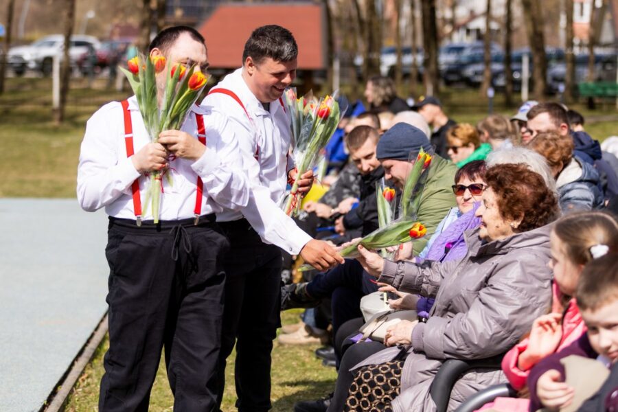 Pavasario šventė Jonavoje suvienijo neįgaliųjų centrą ir svečius, skambėjo jautrūs žodžiai