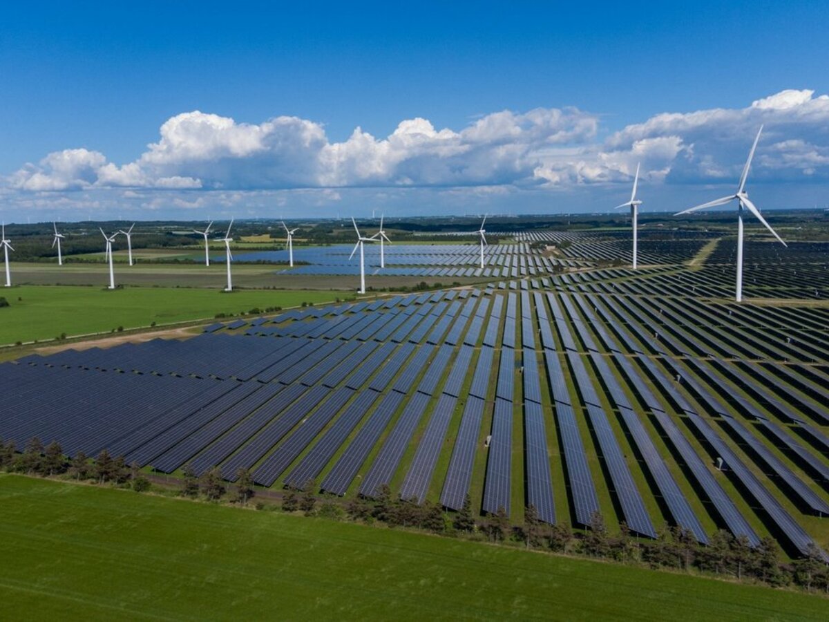 47 mln. eurų projektas įsibėgėja: hibridinis vėjo ir saulės parkas keis elektros rinką