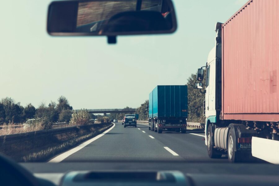 Kelius niokoja tie patys vežėjai: baudos neveikia, svarstomi griežti pokyčiai