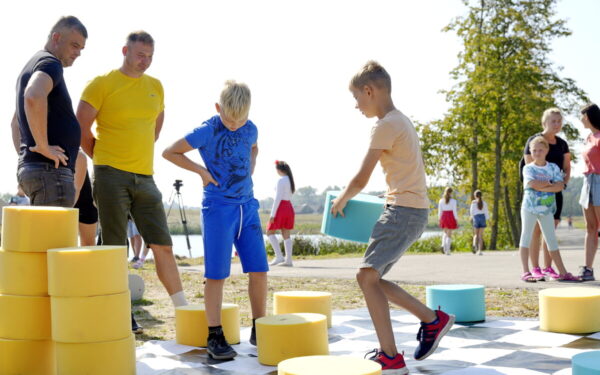 Šeimos kviečiamos į Miroslavą: mankšta, azoto šou ir pramogos vaikams visą dieną