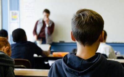 Išpuoliai mokyklose kelia nerimą: specialistai įspėja, kaip su vaikais kalbėtis dabar