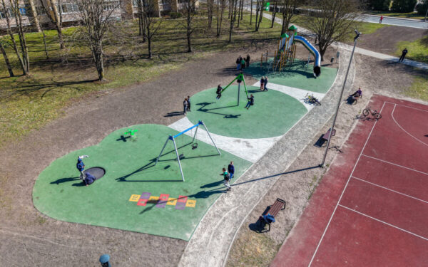 Marijampolėje atnaujinta pamėgta erdvė: Pašešupio parke vaikus pasitiks nauja aikštelė