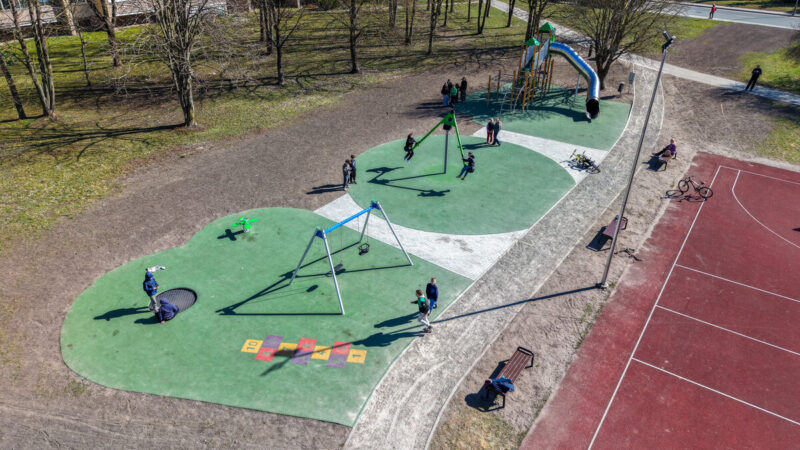 Marijampolėje atnaujinta pamėgta erdvė: Pašešupio parke vaikus pasitiks nauja aikštelė