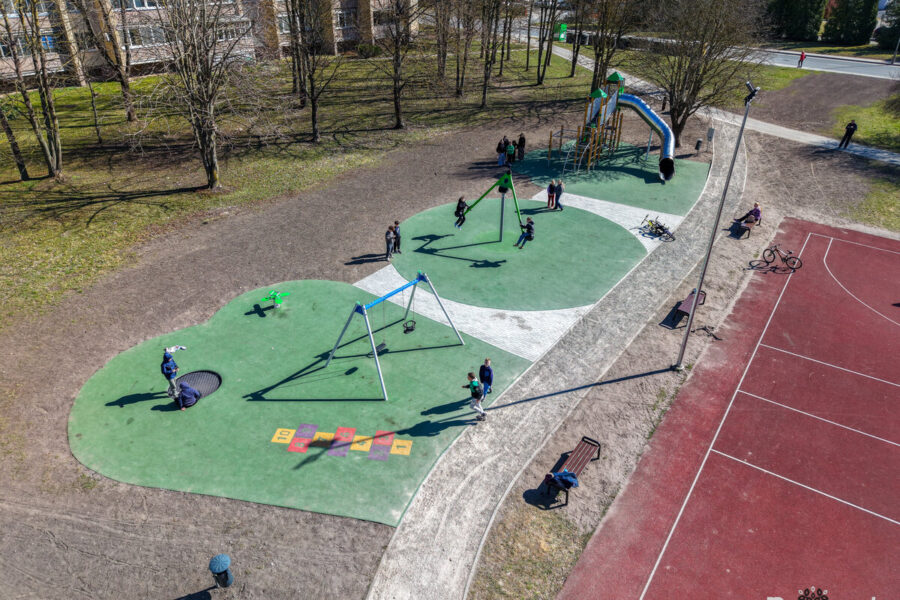 Marijampolėje atnaujinta pamėgta erdvė: Pašešupio parke vaikus pasitiks nauja aikštelė