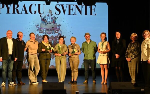 Saldžiausias renginys Pakruojyje: 50 kepinių ir komisija, kuri vertino be kompromisų