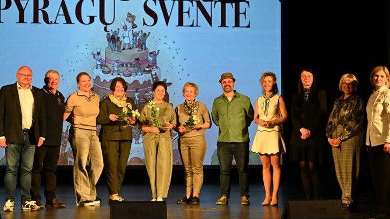 Saldžiausias renginys Pakruojyje: 50 kepinių ir komisija, kuri vertino be kompromisų