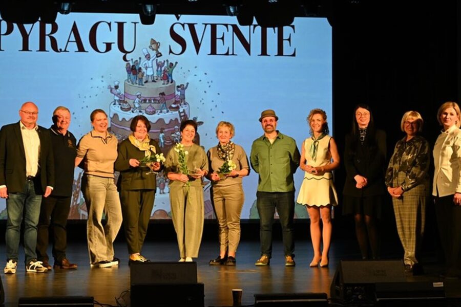 Saldžiausias renginys Pakruojyje: 50 kepinių ir komisija, kuri vertino be kompromisų