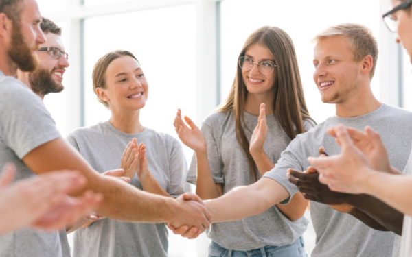 Darbdaviai kviečiami skubėti: sužinokite kaip gauti iki 500 eurų už jaunimo įdarbinimą