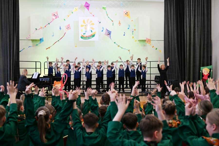 „Dagilėlis“ virto emocijų scena: vaikų balsai sujaudino net visko mačiusius