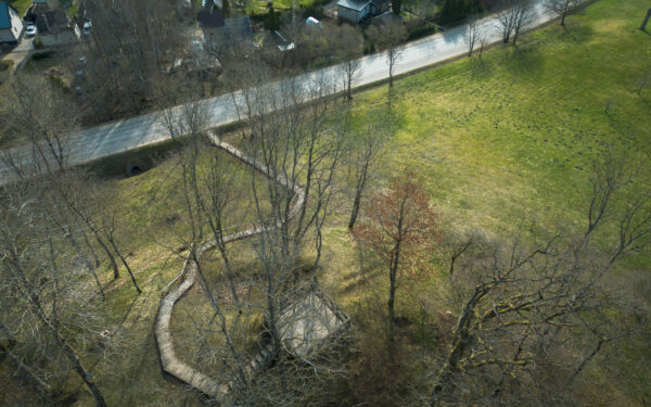 Legendinis Džiugo kalnas sulauks pokyčių, prasidės svarbūs piliakalnio atnaujinimo darbai