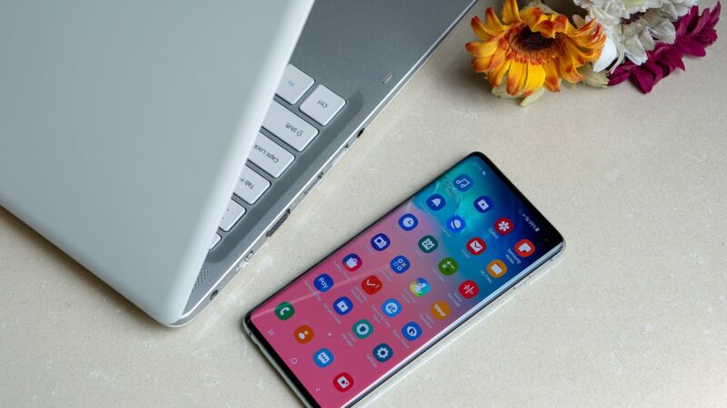 „Google“ ruošia „Android“ naujovę: failus, kontaktus ir dar daugiau dalinsitės tiesiog priglaudę telefonus