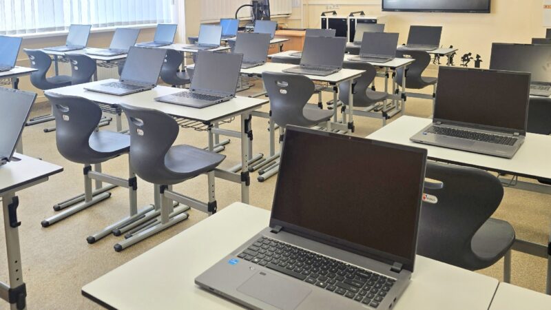 Technologijų banga Šiauliuose: mokyklas jau pasiekė šimtai kompiuterių ir tai dar ne pabaiga