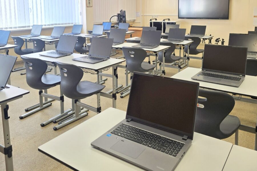 Technologijų banga Šiauliuose: mokyklas jau pasiekė šimtai kompiuterių ir tai dar ne pabaiga