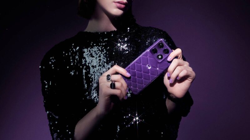 Telefonas virto prabangiu papuošalu: „Motorola“ su „Swarovski“ kristalais stulbina kaina