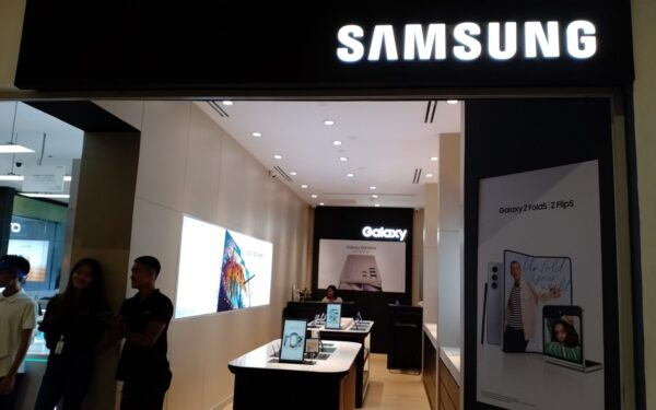 „Samsung“ kainos šauna į viršų: pirkėjams JAV teks mokėti iki 280 dolerių brangiau