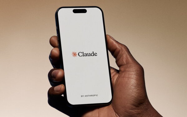 „Anthropic“ ir JAV konfliktas aštrėja: paaiškėjo, kas bando pervilioti šią DI milžinę