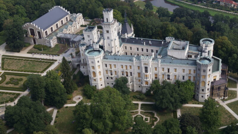 Daugiau nei 140 kambarių ir slapta virtuvė: rūmai, kurie pakerėjo galingiausias Europos gimines