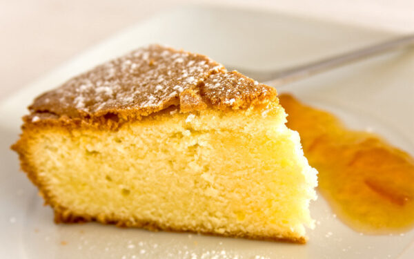 Bus visada pavykstantis ir itin drėgnas: štai kokią klaidą darote kepdami jogurtinį pyragą