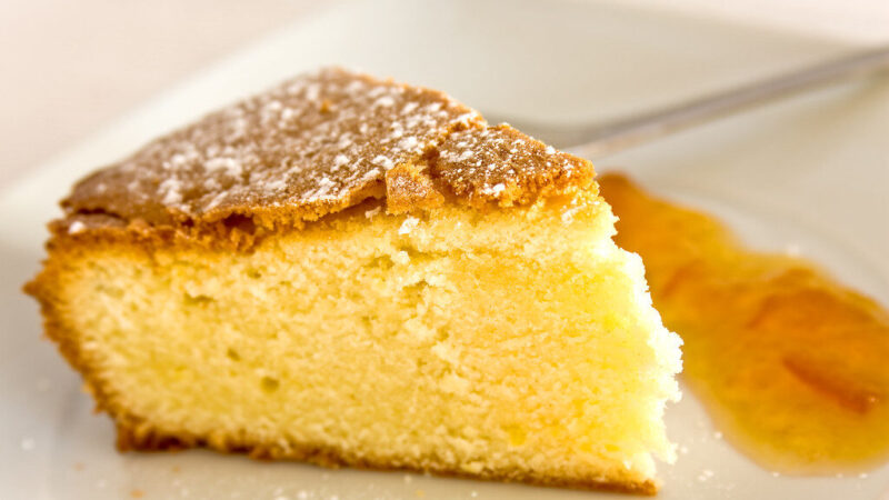 Bus visada pavykstantis ir itin drėgnas: štai kokią klaidą darote kepdami jogurtinį pyragą