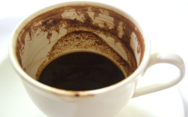 Neišmeskite kavos tirščių: nemokamas būdas išspręsti net 5 įkyrias namų problemas