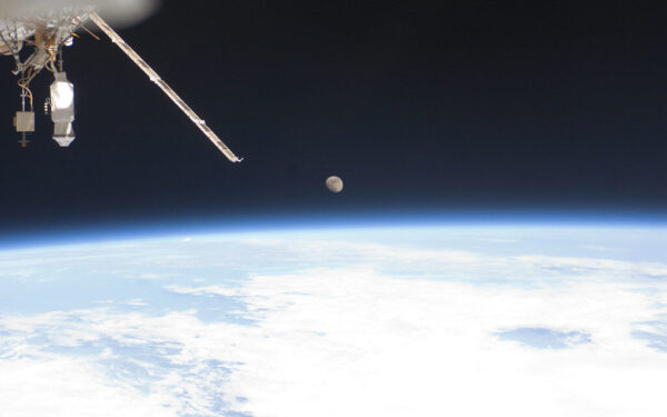 Skrieja į 10 000 laipsnių ugnį: paaiškėjo, kaip NASA astronautai išgyveno nusileidimą