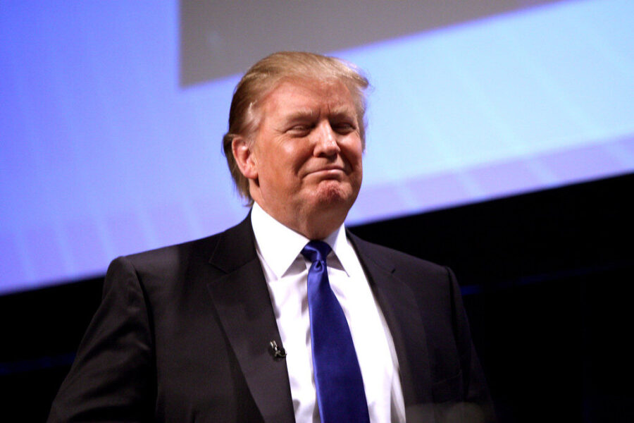 Donaldas Trumpas grasina sunaikinti „tai, kas liko iš Irano“: skelbiama Hormuzo sąsiaurio blokada