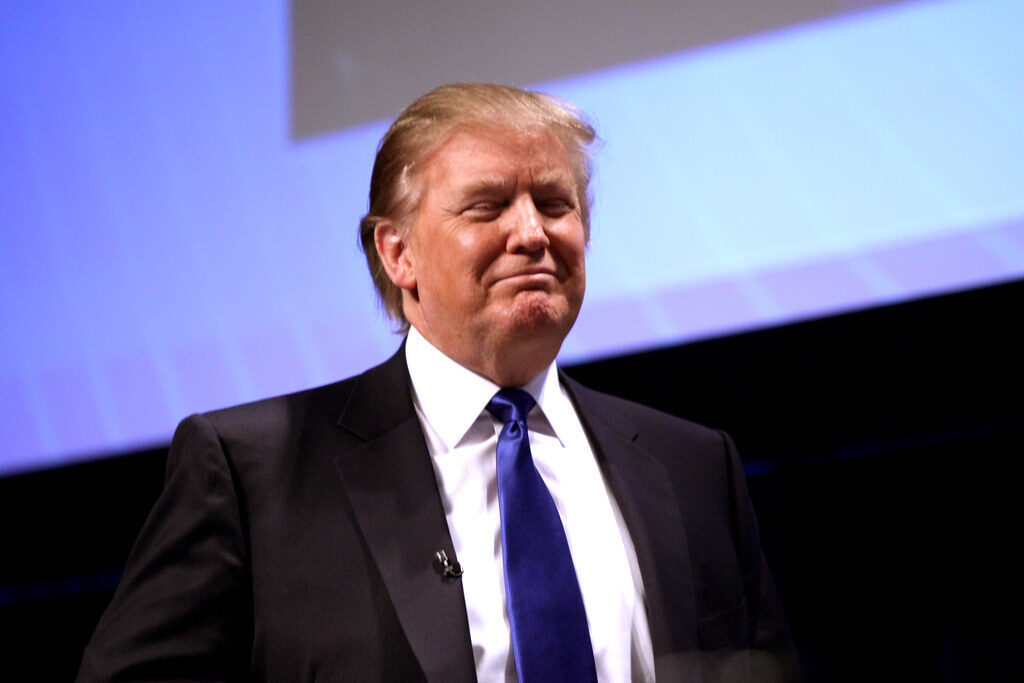 Donaldas Trumpas grasina sunaikinti „tai, kas liko iš Irano“: skelbiama Hormuzo sąsiaurio blokada