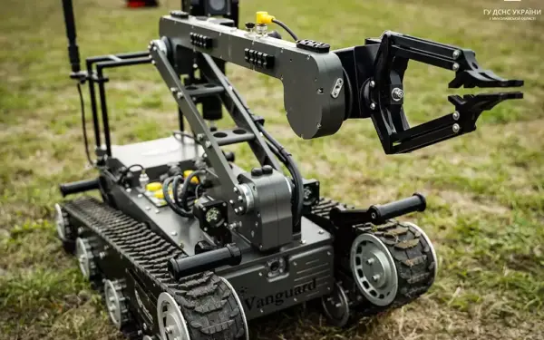 Robotai jau kovoja vietoj karių: Ukraina surengė 100 atakų be žmonių