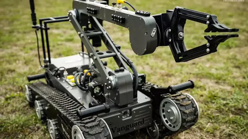 Robotai jau kovoja vietoj karių: Ukraina surengė 100 atakų be žmonių