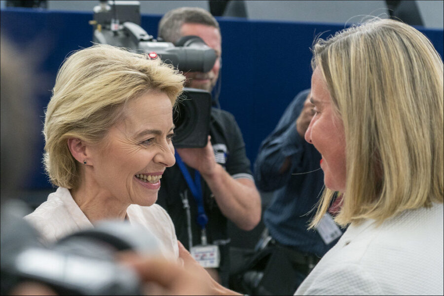 Briuselis reaguoja į brangstančią elektrą: ruošiamas milžiniškas paramos fondas ir saugikliai taršos leidimų rinkoje