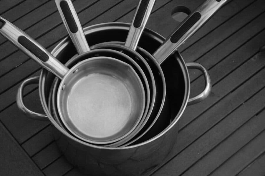 Keptuvė spindės kaip nauja: viena indaplovės tabletė ir netikėtas priedas daro stebuklus