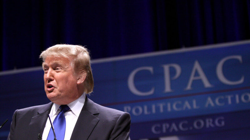 Respublikonai spaudžia Donaldą Trumpą: karas su Iranu brangina degalus, o laikas baigiasi