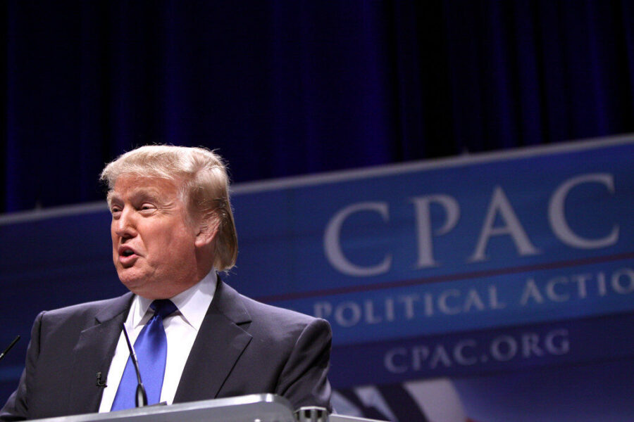 Respublikonai spaudžia Donaldą Trumpą: karas su Iranu brangina degalus, o laikas baigiasi