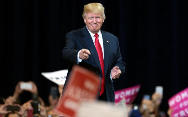 „Aš ne Jėzus, aš – gydytojas“: Donaldo Trumpo DI nuotrauka sukėlė neregėto masto pasipiktinimą