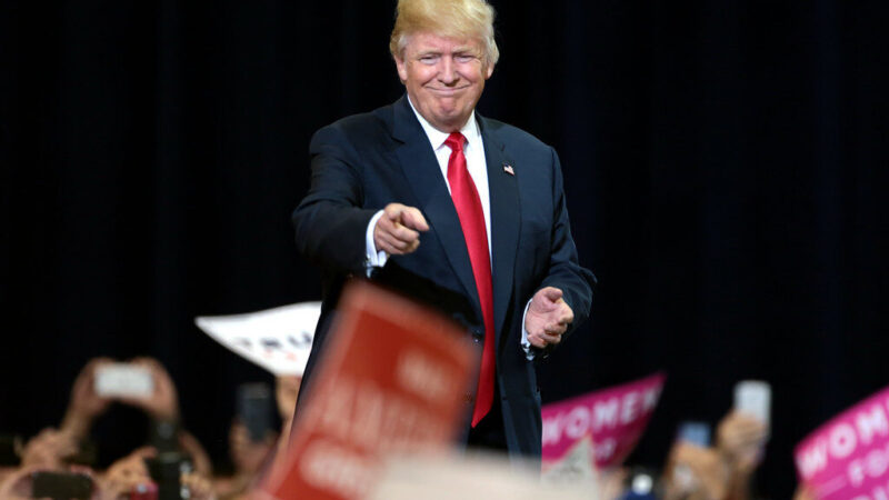 „Aš ne Jėzus, aš – gydytojas“: Donaldo Trumpo DI nuotrauka sukėlė neregėto masto pasipiktinimą