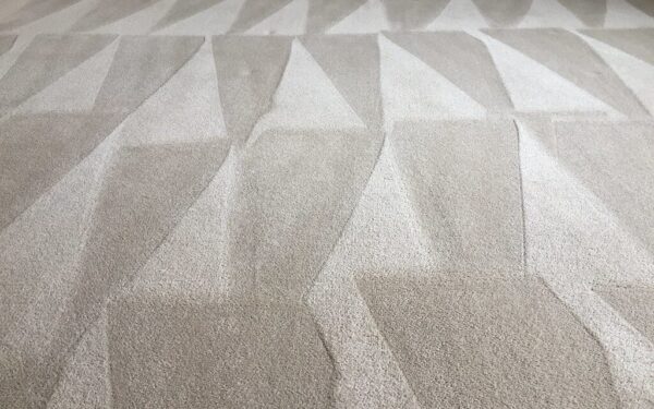 Pamirškite brangų cheminį valymą: 2 pigios priemonės jūsų kilimui sugrąžins pradinę švarą