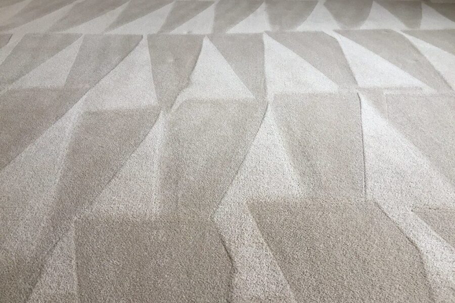 Pamirškite brangų cheminį valymą: 2 pigios priemonės jūsų kilimui sugrąžins pradinę švarą