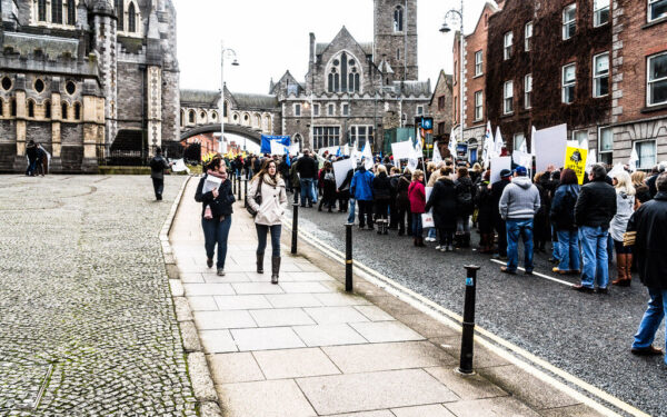 Kariuomenė Airijos gatvėse: dėl uostų blokados šaliai gresia kuro ir geriamojo vandens stygius